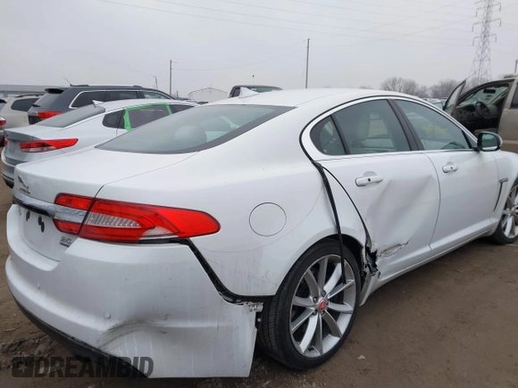 2015 Jaguar XF V6 Portfolio with VIN SAJWJ0FF2F8U59934, listed as a IAAI auction lot 41558305 with 120,219 mi miles. Bid and sale history available at carsss.com. Image 6.