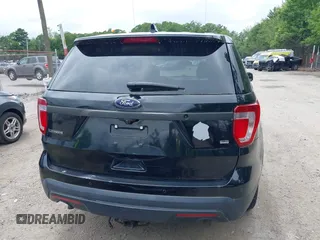 2017 Ford Police Interceptor Utility z VIN 1FM5K8AR8HGA37503, wystawiony jako IAAI lot #42414520 z przebiegiem 107 551 mil mil oraz . Historia ofert i sprzedaży dostępna na DreamBid. Obrazek 16.