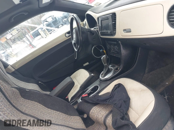 2019 Volkswagen Beetle S с VIN 3VWFD7AT1KM703684, выставлен на аукционе IAAI как лот 41571691 с пробегом 111 180 миль миль и . История ставок и продаж доступна на DreamBid. Изображение 5.