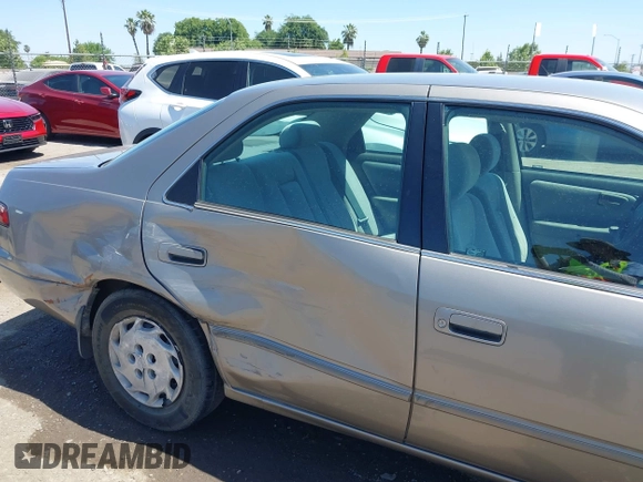 1998 Toyota Camry LE z VIN 4T1BG22K8WU216321, wystawiony jako IAAI lot #42316977 z przebiegiem 227 166 mil mil oraz . Historia ofert i sprzedaży dostępna na DreamBid. Obrazek 6.