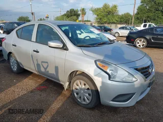 2016 Nissan Versa S z VIN 3N1CN7AP3GL888763, wystawiony jako IAAI lot #42226231 z przebiegiem 117 155 mil mil oraz . Historia ofert i sprzedaży dostępna na DreamBid. Obrazek 1.