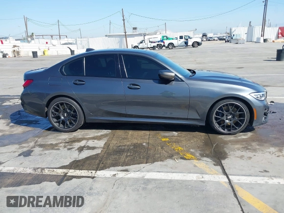 2020 BMW 3 Series M340i z VIN WBA5U7C04LFH22006, wystawiony jako IAAI lot #41959937 z przebiegiem 32 113 mil mil oraz . Historia ofert i sprzedaży dostępna na DreamBid. Obrazek 13.