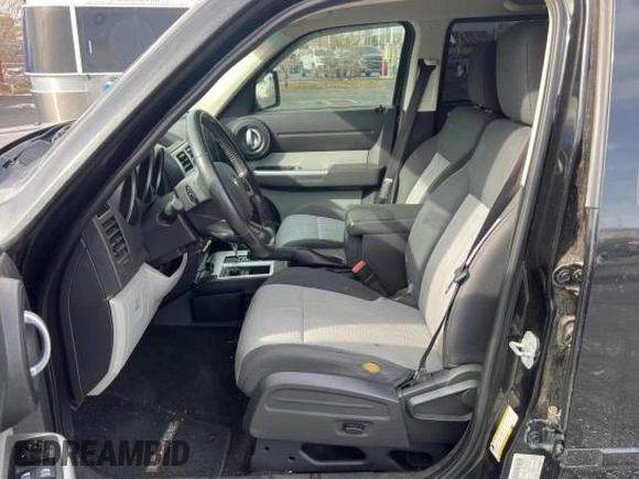 2008 Dodge Nitro SLT z VIN 1D8GU58K68W145253, wystawiony jako Copart lot #43768705 z przebiegiem 167 904 mil mil oraz Czysty tytuł • Clean title. Historia ofert i sprzedaży dostępna na DreamBid. Obrazek 9.