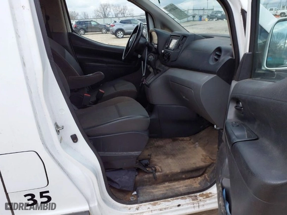 2015 Nissan NV200 SV with VIN 3N6CM0KN4FK693888, listed as a IAAI auction lot 41481395 with 195,214 mi miles. Bid and sale history available at carsss.com. Image 5.