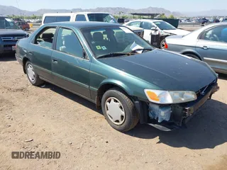 2000 Toyota Camry CE z VIN 4T1BG22K9YU931157, wystawiony jako IAAI lot #42370152 z przebiegiem 222 721 mil mil oraz . Historia ofert i sprzedaży dostępna na DreamBid. Obrazek 1.