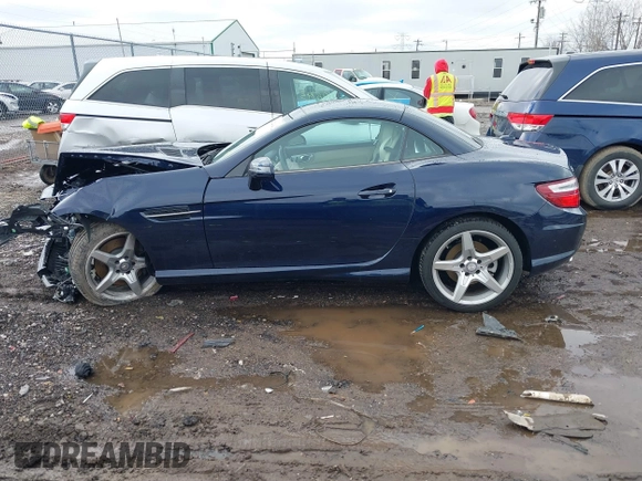 2014 Mercedes-Benz SLK 350 z VIN WDDPK5HA9EF065958, wystawiony jako IAAI lot #41474434 z przebiegiem 21 653 mil mil oraz . Historia ofert i sprzedaży dostępna na DreamBid. Obrazek 14.