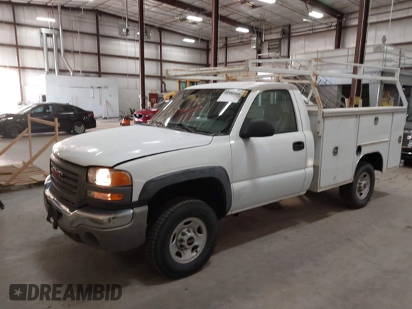 2004 GMC Sierra 1500 with VIN 1GDHC24U94E215240, listed as a IAAI auction lot 41332466 with 104,000 mi miles and . Bid and sale history available at DreamBid. Image 2.