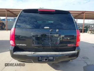 2008 GMC Yukon SLT w/4SB with VIN 1GKFC13J18R260916, listed as a IAAI auction lot 41261518 with 221,104 mi miles. Bid and sale history available at carsss.com. Image 16.