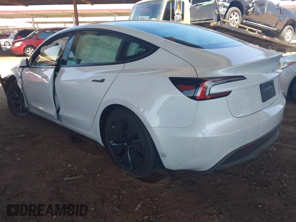 2025 Tesla Model 3 Long Range z VIN 5YJ3E1EB9SF885771, wystawiony jako IAAI lot #42158734 z przebiegiem 3480 mil mil oraz . Historia ofert i sprzedaży dostępna na DreamBid. Obrazek 3.
