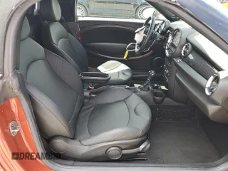 2014 MINI Roadster S z VIN WMWSY3C54ET595156, wystawiony jako Copart lot #68507474 z przebiegiem 43 608 mil mil oraz Tytuł czysty. Historia ofert i sprzedaży dostępna na DreamBid. Obrazek 10.