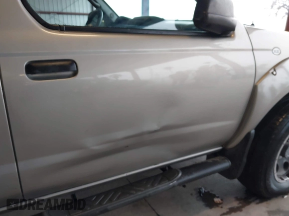 2003 Nissan Frontier SE z VIN 1N6ED29X73C438326, wystawiony jako IAAI lot #41437797 z przebiegiem 309 235 mil mil oraz . Historia ofert i sprzedaży dostępna na DreamBid. Obrazek 6.