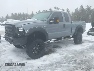 2006 Ford F-250 XL z VIN 1FTSX21526EB97324, wystawiony jako IAAI lot #41541311 z przebiegiem 73 721 mil mil oraz . Historia ofert i sprzedaży dostępna na DreamBid. Obrazek 2.