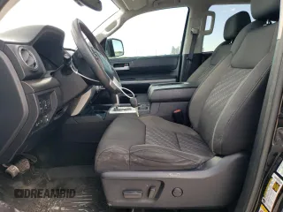2018 Toyota Tundra 2WD SR5 with VIN 5TFEM5F11JX131082, listed as a Copart auction lot 82617924 with 105,481 mi miles and Salvage Title. Bid and sale history available at carsss.com. Image 7.