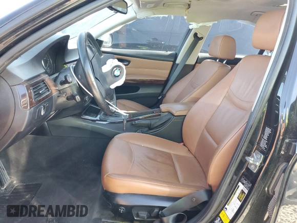 2011 BMW 3 Series 328i xDrive z VIN WBAPK5G57BNN30721, wystawiony jako Copart lot #54138535 z przebiegiem 145 049 mil mil oraz Szkody całkowita. Historia ofert i sprzedaży dostępna na DreamBid. Obrazek 7.
