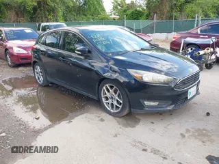 2015 Ford Focus SE with VIN 1FADP3K2XFL319559, listed as a IAAI auction lot 42205107 with 184,499 mi miles. Bid and sale history available at carsss.com. Image 1.