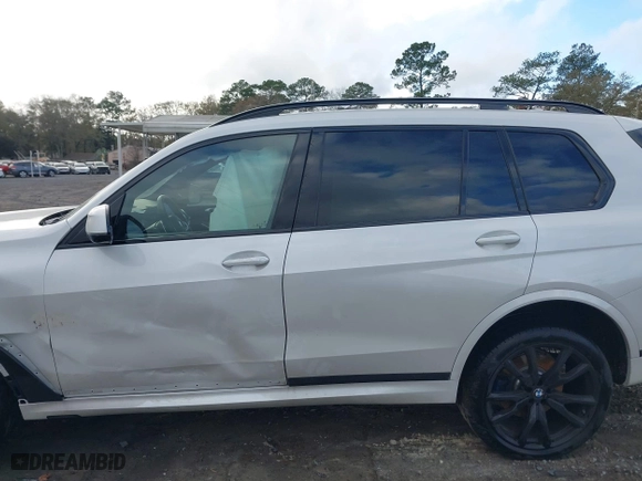 2025 BMW X7 xDrive40i with VIN 5UX23EM03S9X59164, listed as a IAAI auction lot 41263426 with 4,949 mi miles. Bid and sale history available at carsss.com. Image 14.