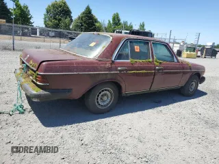 1982 Mercedes-Benz 300 D с VIN WDBAB33A0CB004853, выставлен на аукционе Copart как лот 60577005 с пробегом 337 870 миль миль и Чистый • Clean title. История ставок и продаж доступна на DreamBid. Изображение 3.