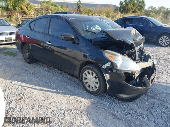 2015 Nissan Versa SV with VIN 3N1CN7AP5FL927352, listed as a IAAI auction lot 40702002 with 1 mi miles. Bid and sale history available at carsss.com. Image 1.