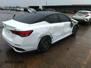 2024 Nissan Sentra SR z VIN 3N1AB8DV0RY242036, wystawiony jako IAAI lot #41345201 z przebiegiem 15 194 mil mil oraz . Historia ofert i sprzedaży dostępna na DreamBid. Obrazek 4.