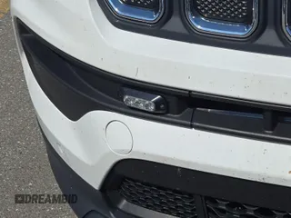 2022 Jeep Compass Latitude z VIN 3C4NJDBB2NT205936, wystawiony jako IAAI lot #42885857 z przebiegiem 39 157 mil mil oraz . Historia ofert i sprzedaży dostępna na DreamBid. Obrazek 19.