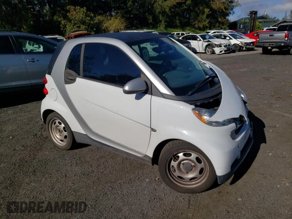 2012 Smart fortwo Pure z VIN WMEEJ3BA1CK577558, wystawiony jako Copart lot #39598584 z przebiegiem Nie podano mil oraz Szkody całkowita. Historia ofert i sprzedaży dostępna na DreamBid. Obrazek 4.