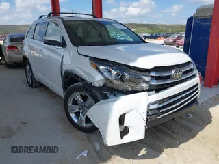 2018 Toyota Highlander Limited z VIN 5TDYZRFH8JS235979, wystawiony jako IAAI lot #42324061 z przebiegiem 60 230 mil mil oraz . Historia ofert i sprzedaży dostępna na DreamBid. Obrazek 1.
