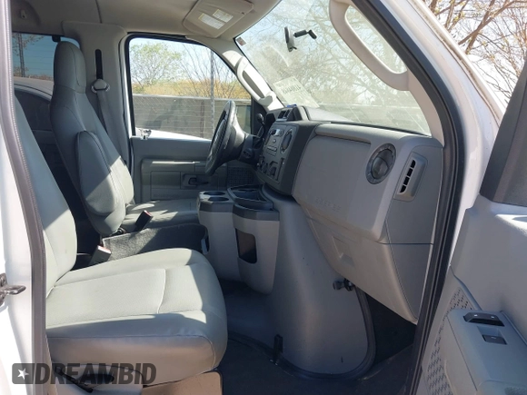 2013 Ford Econoline Passenger XL z VIN 1FBSS3BL8DDA63474, wystawiony jako IAAI lot #41804848 z przebiegiem 61 349 mil mil oraz . Historia ofert i sprzedaży dostępna na DreamBid. Obrazek 5.