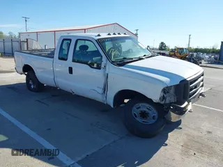 2001 Ford F-250 XL z VIN 1FTNX21F61ED60491, wystawiony jako IAAI lot #42133130 z przebiegiem 256 503 mil mil oraz . Historia ofert i sprzedaży dostępna na DreamBid. Obrazek 1.