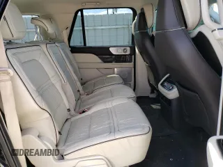 2021 Lincoln Navigator Black Label z VIN 5LMJJ3TT8MEL21004, wystawiony jako Copart lot #50705844 z przebiegiem 46 714 mil mil oraz . Historia ofert i sprzedaży dostępna na DreamBid. Obrazek 11.