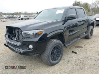 2022 Toyota Tacoma SR z VIN 3TYCZ5AN8NT096091, wystawiony jako IAAI lot #41966344 z przebiegiem 6 536 mil mil oraz . Historia ofert i sprzedaży dostępna na DreamBid. Obrazek 2.