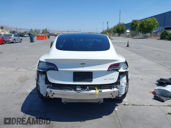 2020 Tesla Model 3 Long Range z VIN 5YJ3E1EB7LF628030, wystawiony jako IAAI lot #42357277 z przebiegiem 82 379 mil mil oraz . Historia ofert i sprzedaży dostępna na DreamBid. Obrazek 16.
