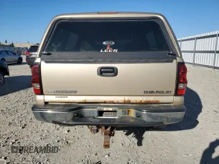 2005 Chevrolet Silverado 1500HD LS z VIN 1GCGK13U75F860057, wystawiony jako Copart lot #73538504 z przebiegiem 135 742 mil mil oraz Czysty tytuł • Clean title. Historia ofert i sprzedaży dostępna na DreamBid. Obrazek 6.