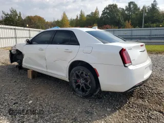 2019 Chrysler 300 S z VIN 2C3CCAGG2KH538294, wystawiony jako Copart lot #78039994 z przebiegiem 67 657 mil mil oraz Tytuł czysty. Historia ofert i sprzedaży dostępna na DreamBid. Obrazek 2.