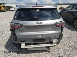 2017 Jeep Compass Sport z VIN 3C4NJCAB3HT652338, wystawiony jako Copart lot #63076055 z przebiegiem 109 701 mil mil oraz Szkoda całkowita • Salvage title. Historia ofert i sprzedaży dostępna na DreamBid. Obrazek 6.