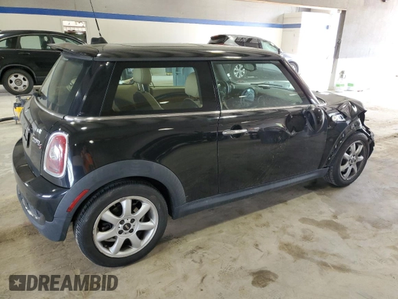 2010 MINI Hardtop S с VIN WMWMF7C55ATX44934, выставлен на аукционе Copart как лот 54049965 с пробегом 66 452 миль миль и Списание • Salvage title. История ставок и продаж доступна на DreamBid. Изображение 3.