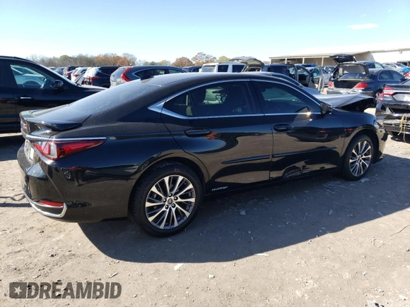 2021 Lexus ES with VIN 58ADA1C16MU012889, listed as a Copart auction lot 81812384 with 57,746 mi miles and Clean Title. Bid and sale history available at carsss.com. Image 3.