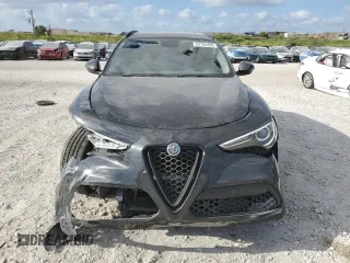 2019 Alfa Romeo Stelvio z VIN ZASPAJAN7K7C61221, wystawiony jako Copart lot #54795485 z przebiegiem 46 377 mil mil oraz Nie do naprawy. Historia ofert i sprzedaży dostępna na DreamBid. Obrazek 5.