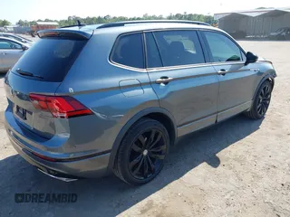 2020 Volkswagen Tiguan SE with VIN 3VV3B7AX3LM176300, listed as a IAAI auction lot 42004744 with 86,074 mi miles and . Bid and sale history available at DreamBid. Image 4.