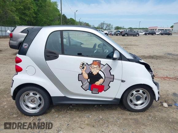 2014 Smart fortwo Pure with VIN WMEEJ3BA2EK733819, listed as a IAAI auction lot 42041305 with 69,018 mi miles and . Bid and sale history available at DreamBid. Image 14.
