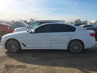 2019 BMW 5 Series 530e iPerformance with VIN WBAJA9C55KB254885, listed as a IAAI auction lot 41398164 with 62,781 mi miles. Bid and sale history available at carsss.com. Image 14.