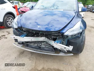 2024 Tesla Model Y Long Range z VIN 7SAYGDEE4RA247532, wystawiony jako IAAI lot #42205480 z przebiegiem 21 273 mil mil oraz . Historia ofert i sprzedaży dostępna na DreamBid. Obrazek 17.