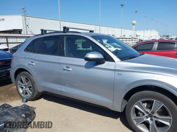 2025 Audi Q5 S line Premium z VIN WA1GAAFY0S2026775, wystawiony jako IAAI lot #41866254 z przebiegiem 8730 mil mil oraz . Historia ofert i sprzedaży dostępna na DreamBid. Obrazek 13.