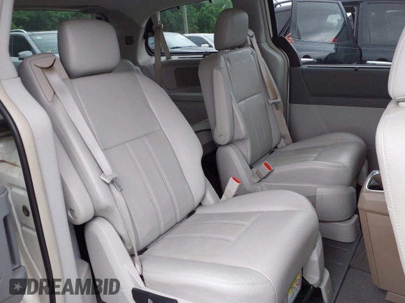 2010 Chrysler Town & Country Touring with VIN 2A4RR5D14AR133746, listed as a IAAI auction lot 42116450 with 221,775 mi miles. Bid and sale history available at carsss.com. Image 8.