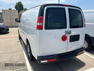 2014 Chevrolet Express Cargo z VIN 1GCSGAFX2E1169422, wystawiony jako IAAI lot #42526408 z przebiegiem 221 138 mil mil oraz . Historia ofert i sprzedaży dostępna na DreamBid. Obrazek 9.