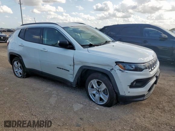 2022 Jeep Compass Latitude z VIN 3C4NJCBB0NT137906, wystawiony jako Copart lot #60041805 z przebiegiem 61 177 mil mil oraz Szkoda całkowita • Salvage title. Historia ofert i sprzedaży dostępna na DreamBid. Obrazek 4.