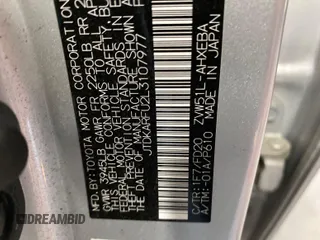 2020 Toyota Prius L Eco z VIN JTDKARFU2L3107977, wystawiony jako IAAI lot #42571708 z przebiegiem 204 781 mil mil oraz . Historia ofert i sprzedaży dostępna na DreamBid. Obrazek 5.