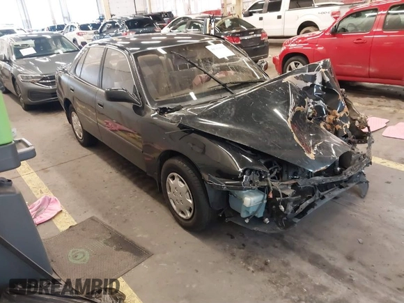 1994 Toyota Camry LE with VIN JT2SK12E3R0207215, listed as a IAAI auction lot 41788670 with 124,010 mi miles. Bid and sale history available at carsss.com. Image 1.