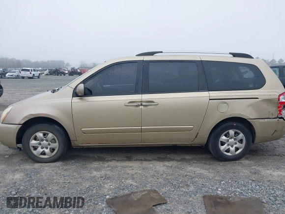 2009 Kia Sedona LX with VIN KNDMB233896309917, listed as a IAAI auction lot 41800176 with 177,329 mi miles. Bid and sale history available at carsss.com. Image 14.