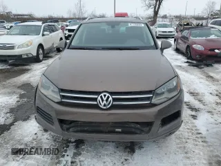 2012 Volkswagen Touareg Sport z VIN WVGEF9BP8CD006057, wystawiony jako Copart lot #47739265 z przebiegiem 213 580 mil mil oraz Szkoda całkowita • Salvage title. Historia ofert i sprzedaży dostępna na DreamBid. Obrazek 5.