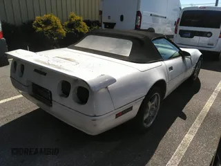 1991 Chevrolet Corvette z VIN 1G1YY338XM5114135, wystawiony jako IAAI lot #41889158 z przebiegiem 122 194 mil mil oraz . Historia ofert i sprzedaży dostępna na DreamBid. Obrazek 4.